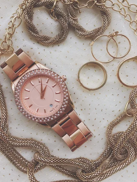 المجوهرات والساعات