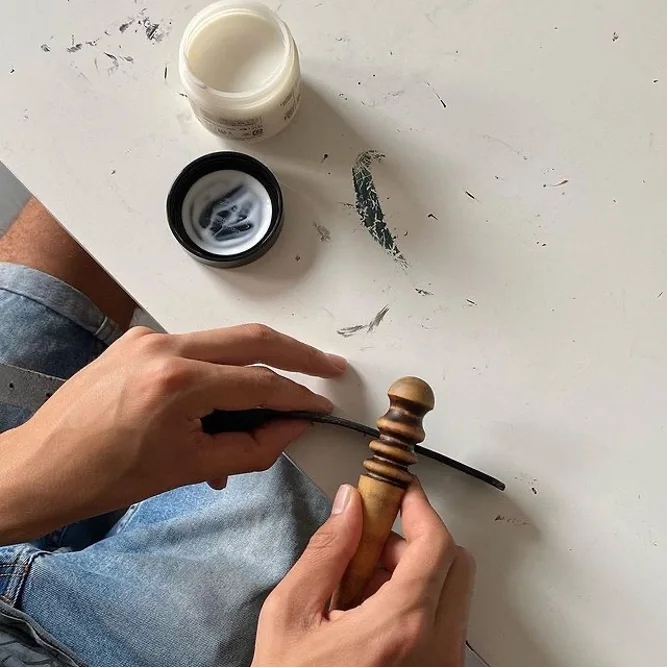 Tokonole-burnishing-gum-cuir