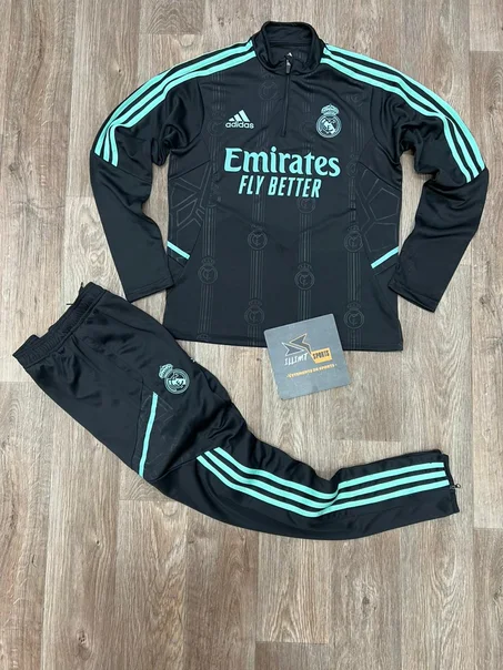 Survêtement sport de l'équipe Real Madrid 2022/2023
