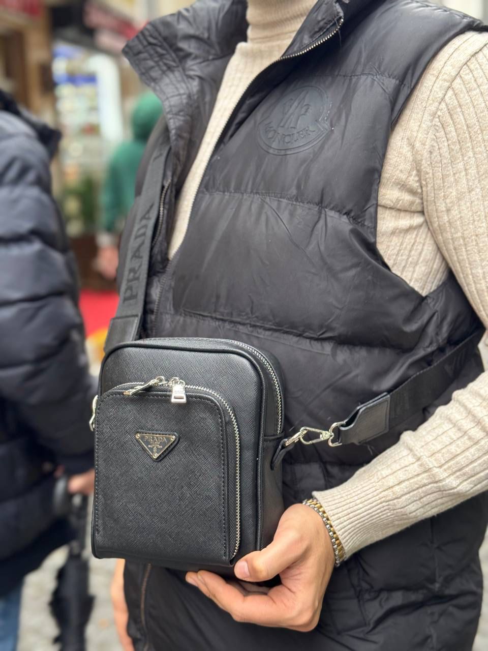 bandolera prada