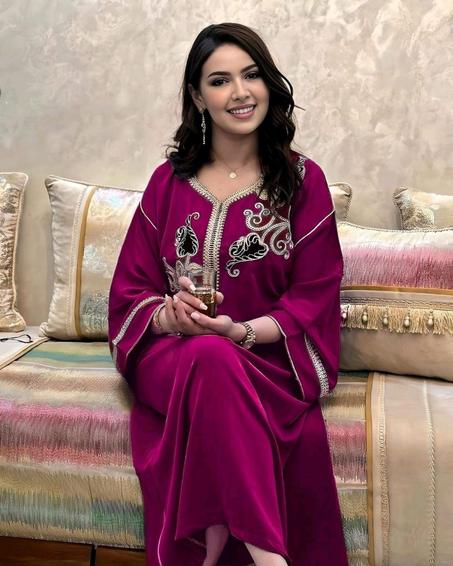 ⚜جديد وحصري قفطان  جديد  فصالة روعة 🎊 ❇️مخدوم بثوب كريب سامبل  من النوع الممتاز رطب و طايح 💯🥇💐 ❇️مخدوم بالطرز الحرير بجودة ممتازة   ❇️متوفر بألوان رائعة 10 لوان ابتداءا من يوم غدا   ❇️المقاسا