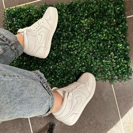 Air Jordan 1 Mid White