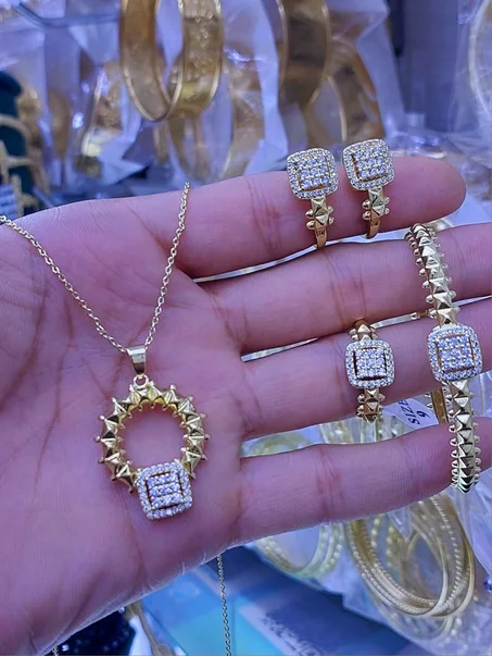 أونسومبل نسائي