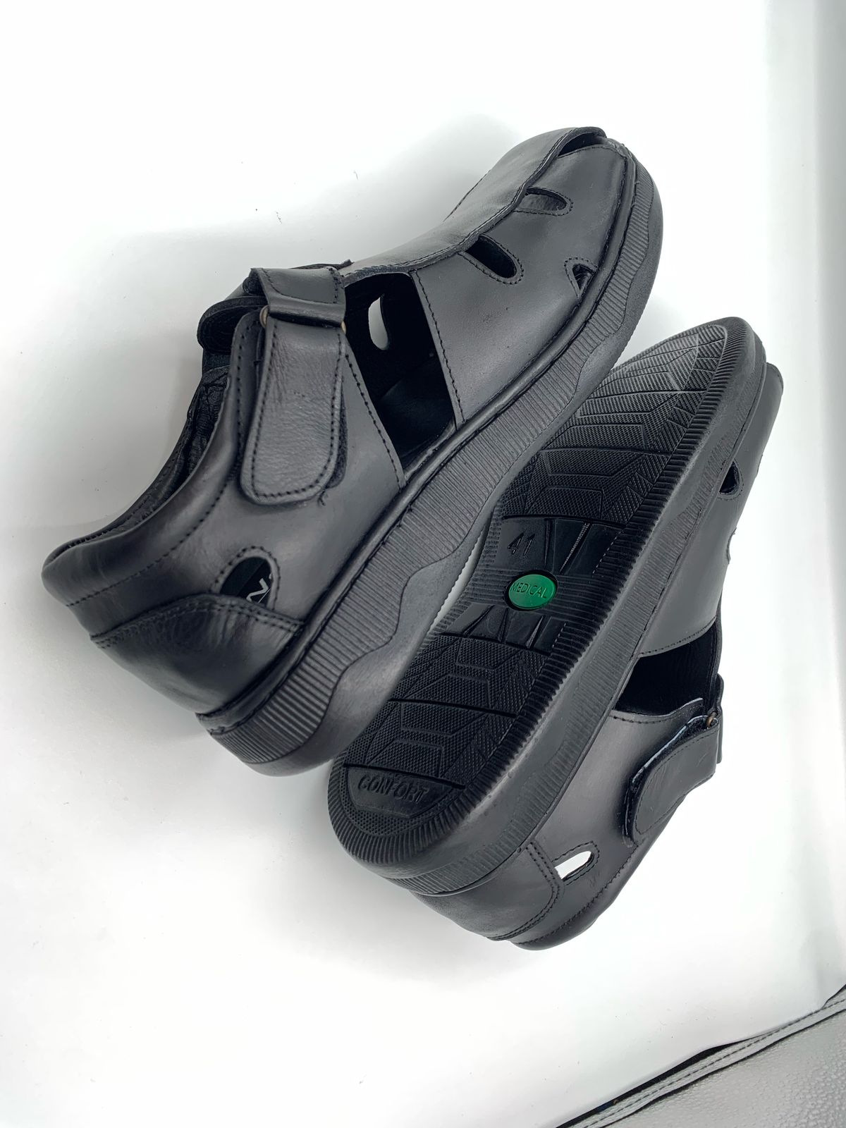 sandalias de cuero para hombre.