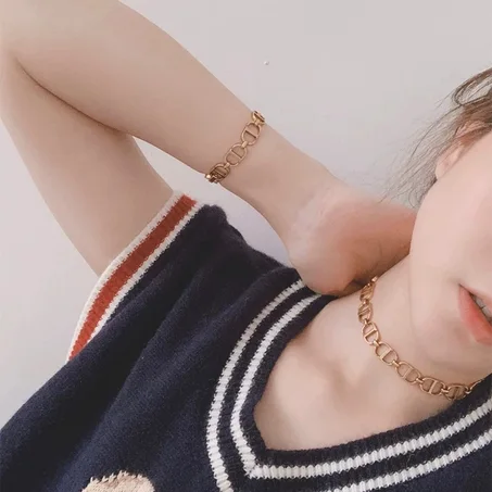 Collier Et Chaine CD Femme Gamme Haut Qualité, En Acier Inoxydable