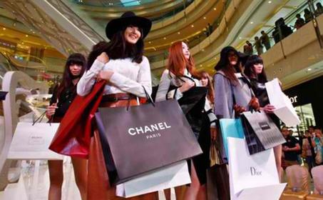 اكسسوارات الأحذية والمجوهرات والساعات