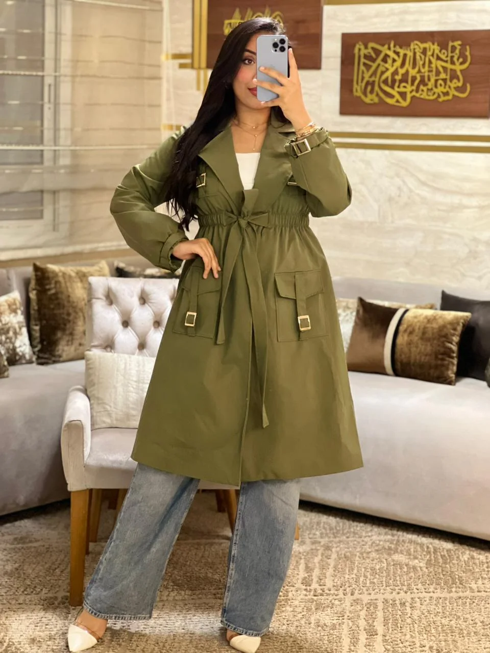 Trench long ceinturé style moderne