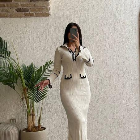 Robe pull en tricot longue avec contraste à l’ourlet