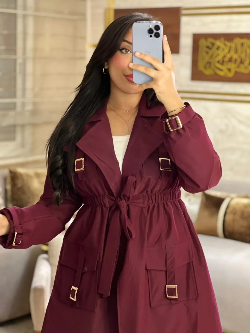 Trench long ceinturé style moderne