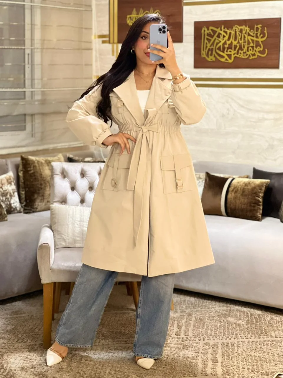 Trench long ceinturé style moderne