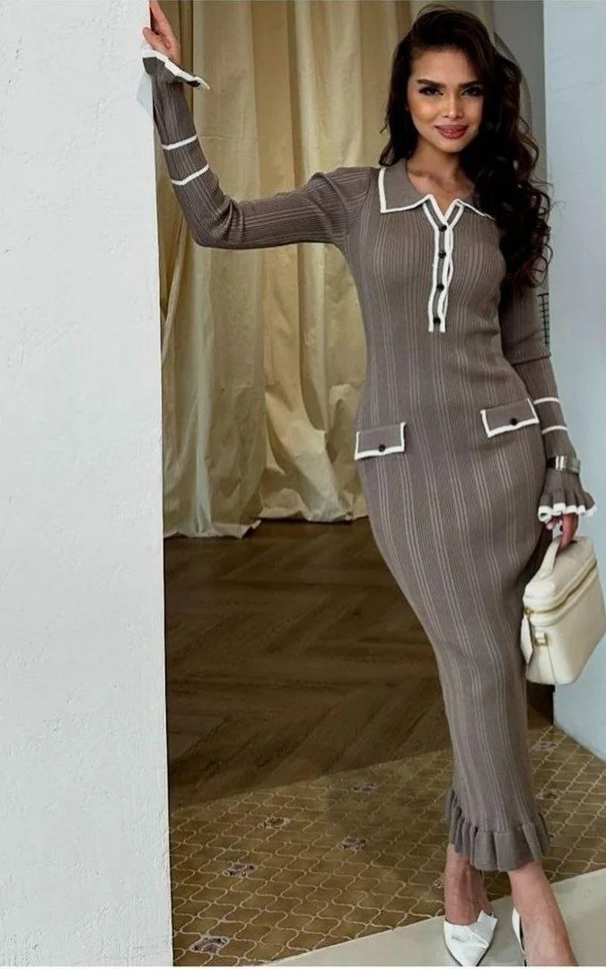 Robe pull en tricot longue avec contraste à l’ourlet