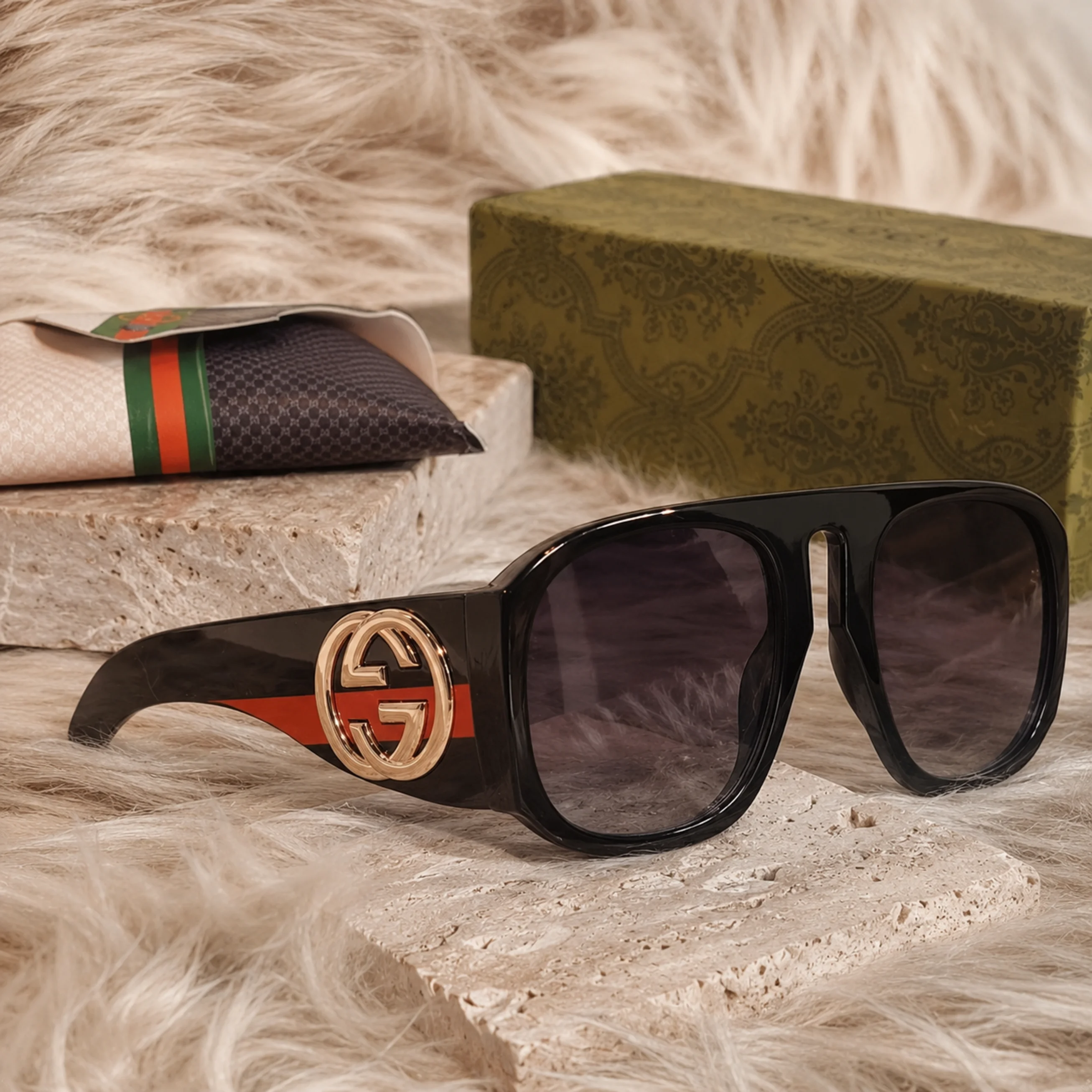 GUCCI Monolith