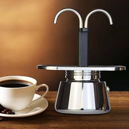 وعاء الموكا الصغير بسعة 100 مل والمصنوع من الستانلس ستيل على الطراز الإيطالي هو خيار رائع لمحبي قهوة الإسبريسو، خاصة لمن يفضلون تحضيرها بأنفسهم في المنزل أو أثناء التنقل، مثل التخييم أو السفر