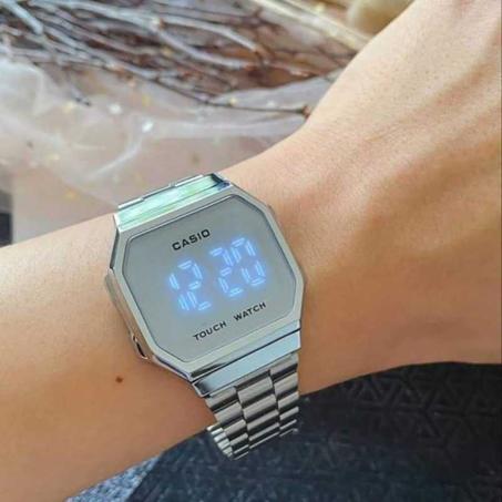 Montre Casio Tactile de très bonne qualité