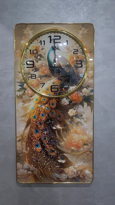 ساعة حائط أنيقة بحماية ذكية