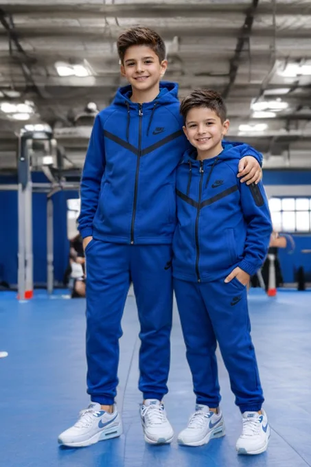 "ولادك يستاهلو الأحسن! بدلة رياضية أنيقة بثمن مناسب"