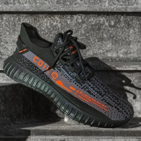 " YEEZY راحة وأناقة لا مثيل لها – اكتشف حذاءنا الجديد!"