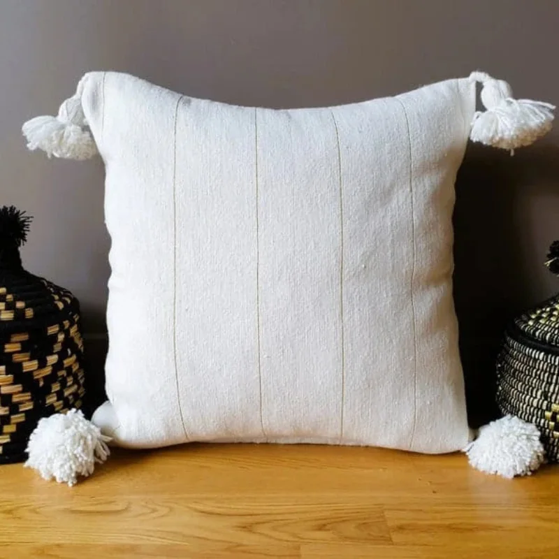 Coussin artisanal en coton « Signature Atlas » – Tissage main & Pompons
