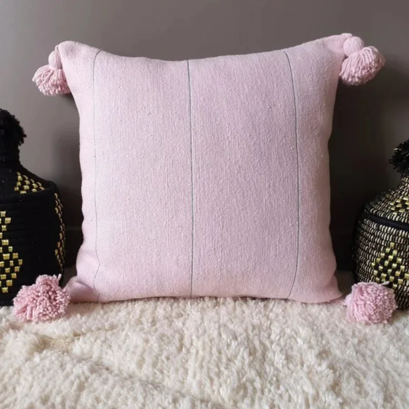Coussin artisanal en coton « Signature Atlas » – Tissage main & Pompons