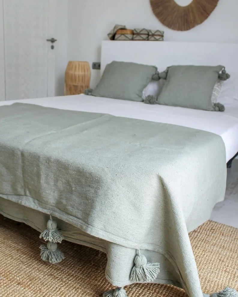 Parure de lit artisanale « Oasis de l’Atlas » – Vert Sauge & Douceur Coton