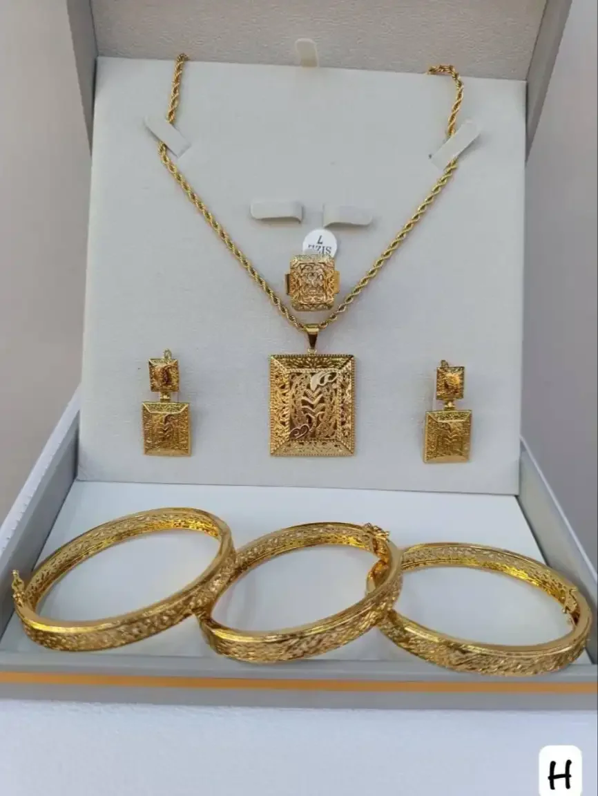 🌟 طقم هماوي راقي يضاهي الذهب الحقيقي