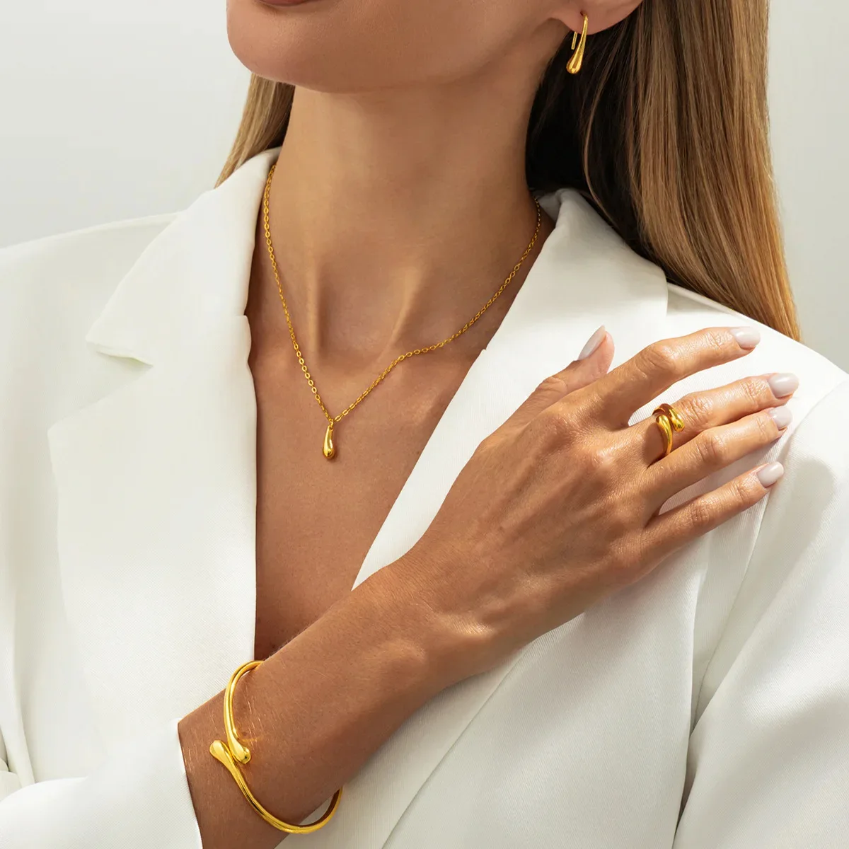 Aurora Gold watch and jewelry detail