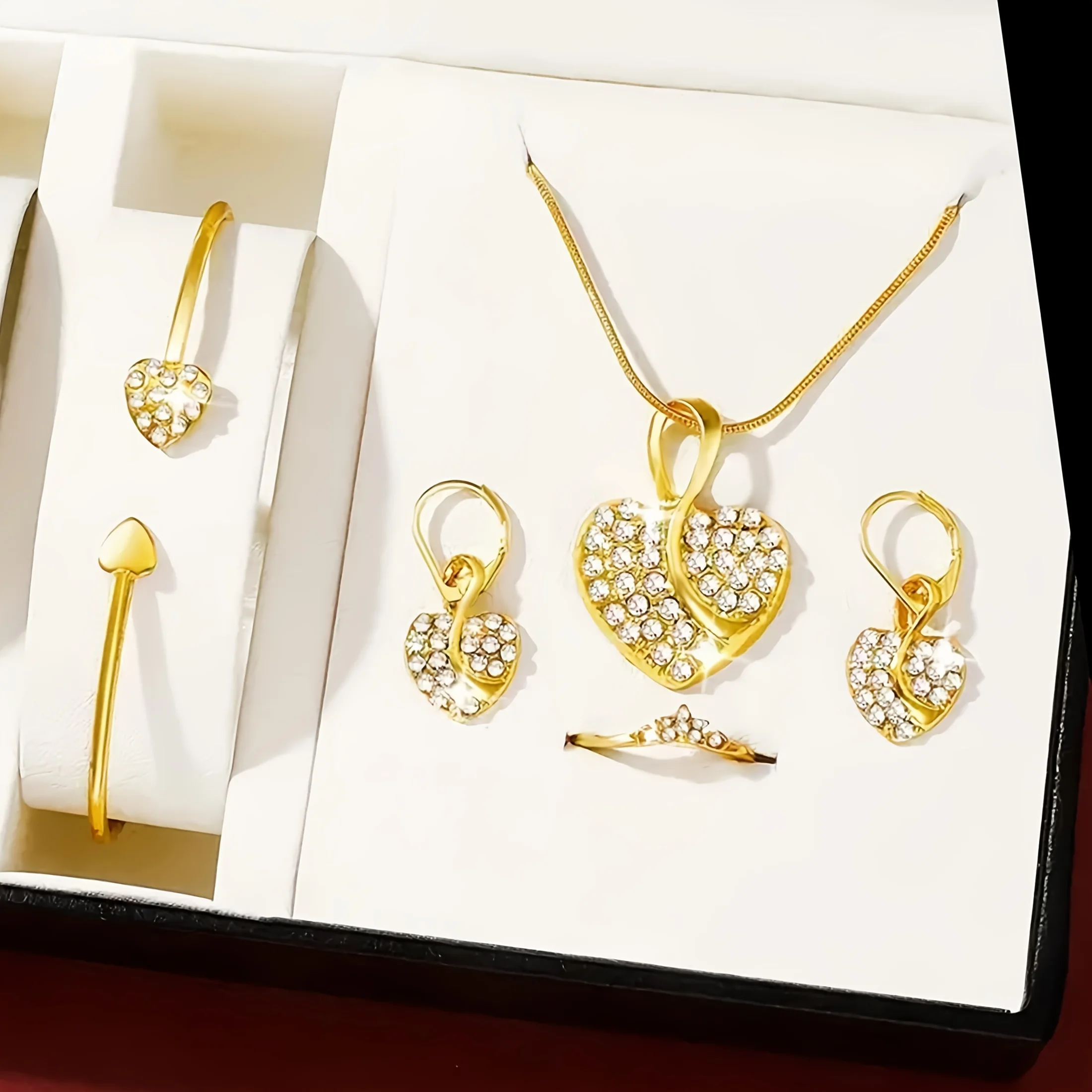 Ensemble Élégance Absolue – Montre & Bijoux Dorés GB