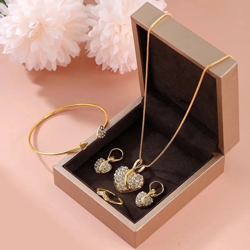 Luxoria™ – Ensemble Montre & Bijoux Dorés Éclat Royal BF