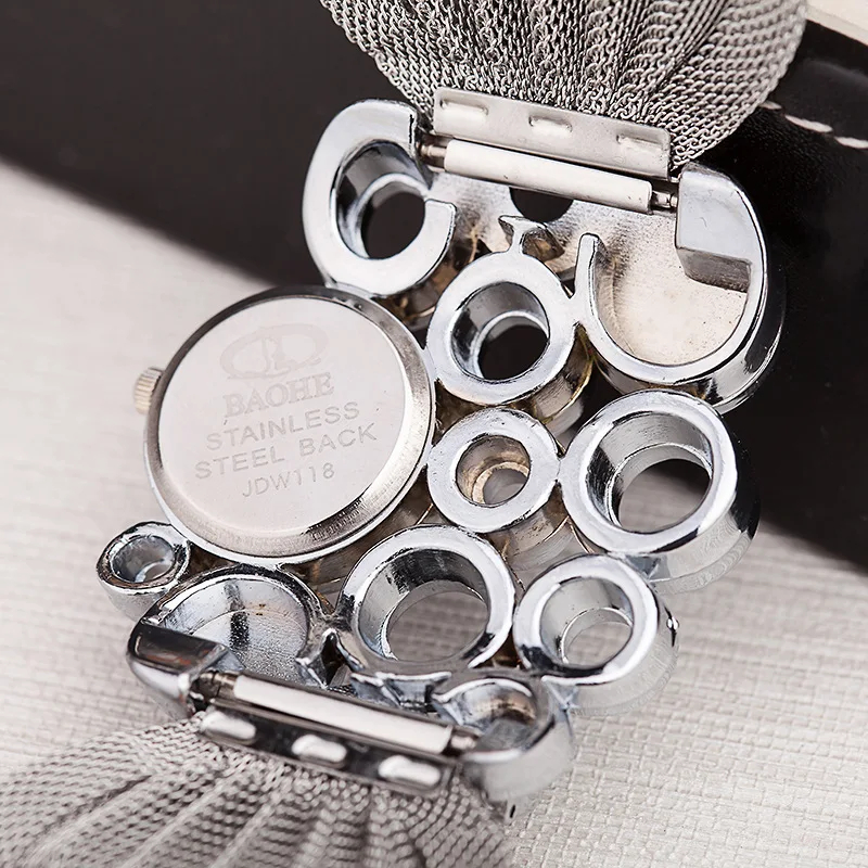 L’élégance au poignet : la montre qui sublime chaque instant.