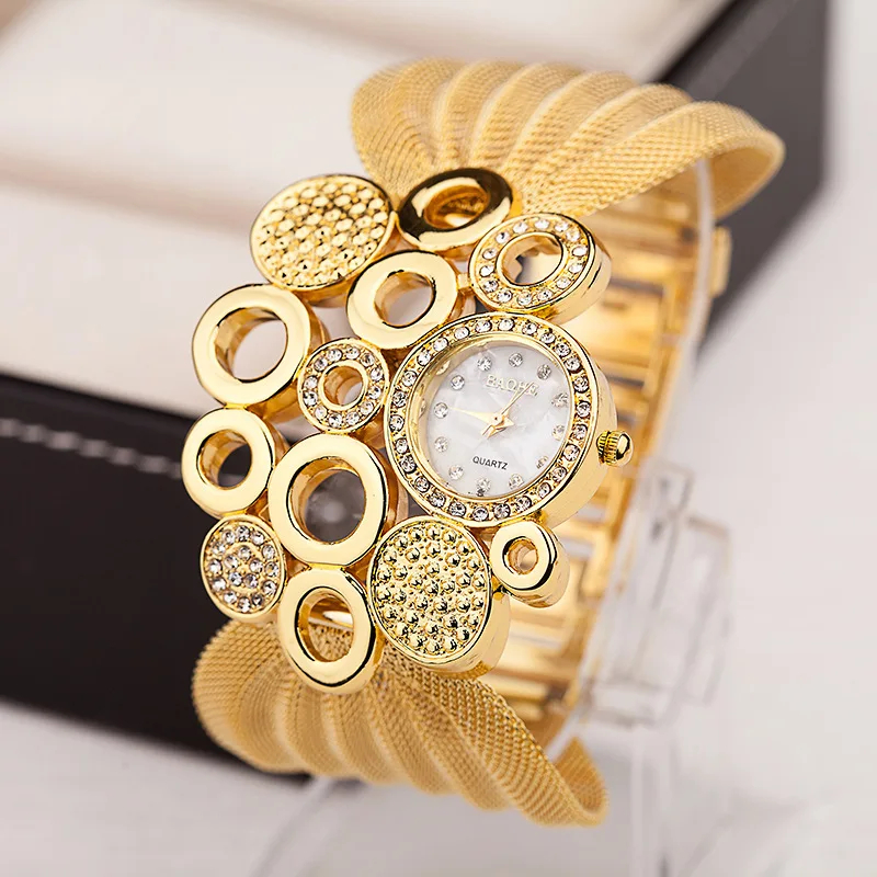 L’élégance au poignet : la montre qui sublime chaque instant.