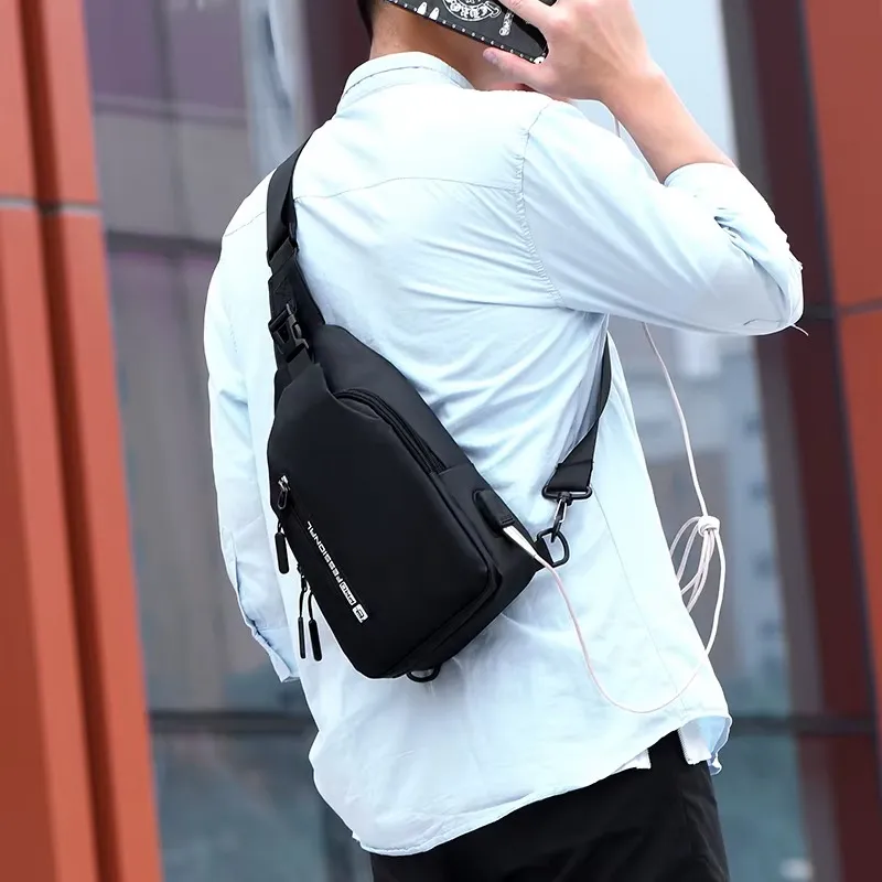 حقيبة كتف  مقاومة للماء مع منفذ USB