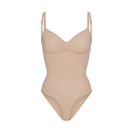 بدلة تشكيل الجسم – أناقة وثقة في كل لحظة