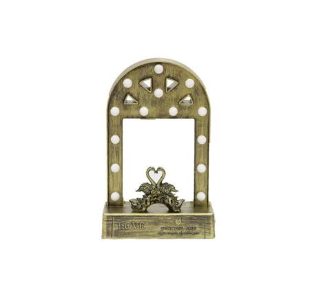 ديكور خشبي نحاسيّ