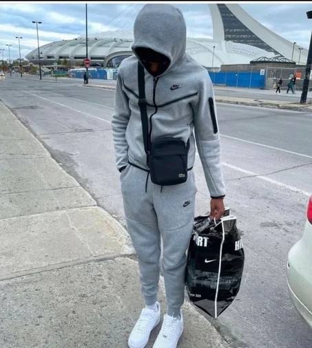 NIKE TECH FLEECE