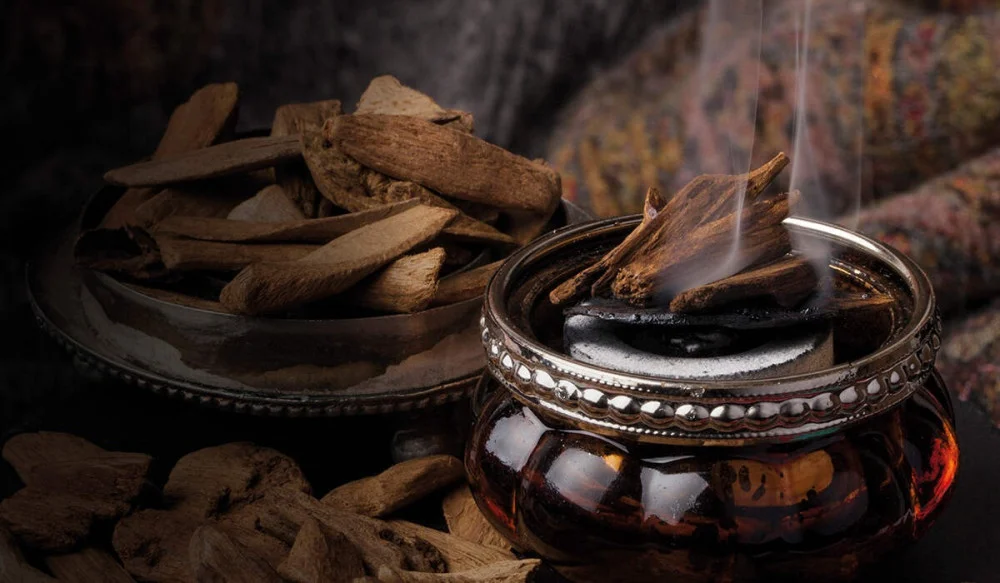 البخور العود