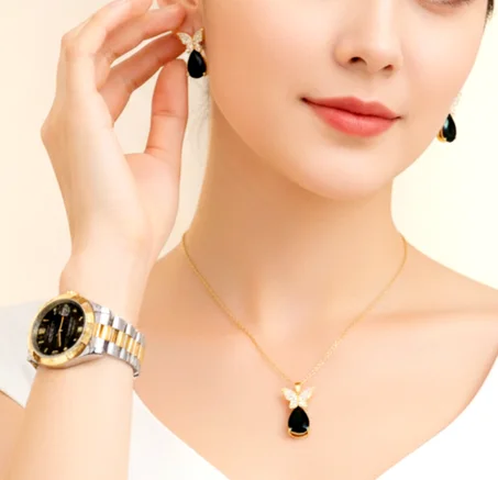 طقم ساعة نسائية  فاخرة مع سلسلة وحلقات INOXYDABEL– أناقة القوة والذوق الرفيع