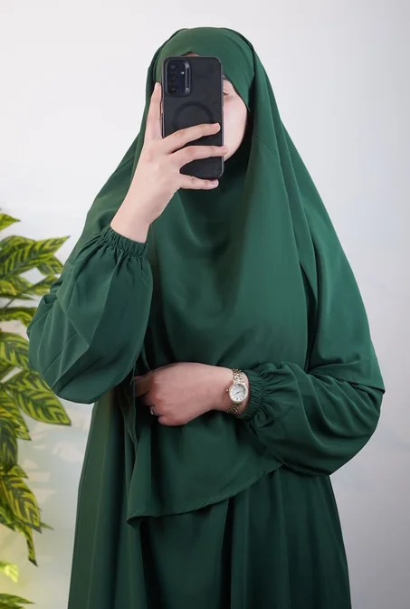 🌙 عباية الصلاة بجيـب – بكمام مطاطية | مثالية للعمرة و رمضان 🤍