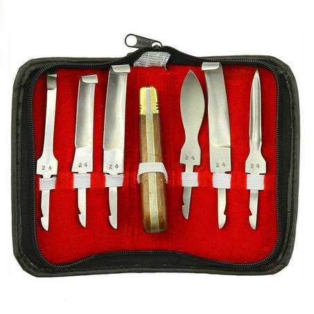 أدوات تقليم والعناية بالحافر