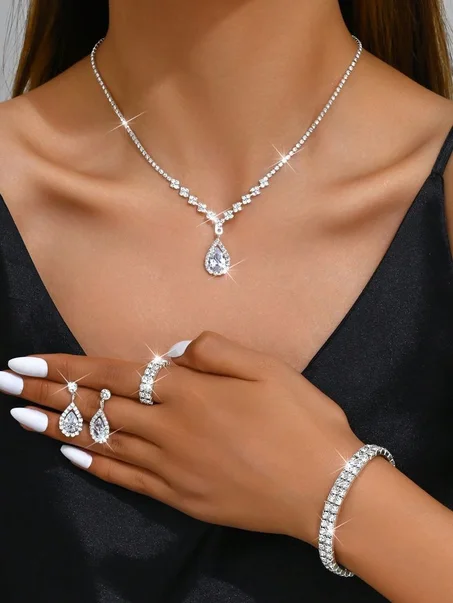 𝐄𝐧𝐬𝐞𝐦𝐛𝐥𝐞𝐬/أطــقــم