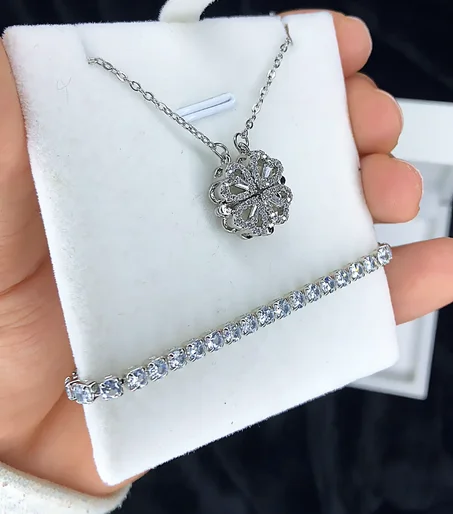 𝐂𝐥𝐨𝐯𝐞𝐫 𝐋𝐮𝐱𝐞 𝐒𝐢𝐥𝐯𝐞𝐫