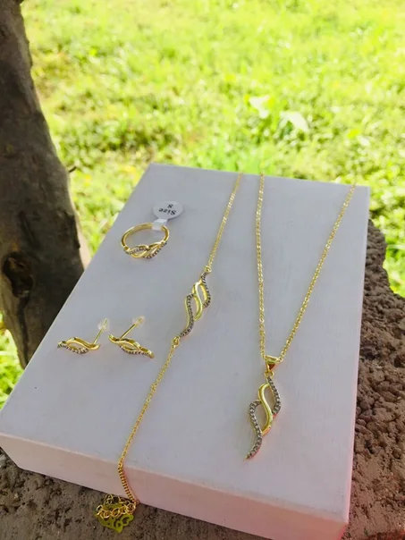 طقم من البلاكيور مكون من 4 قطع