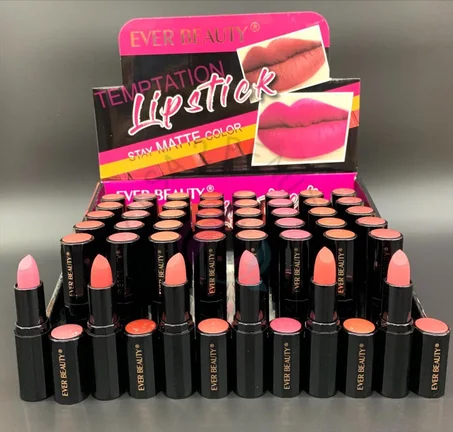 مستحضرات التجميل مختلفة