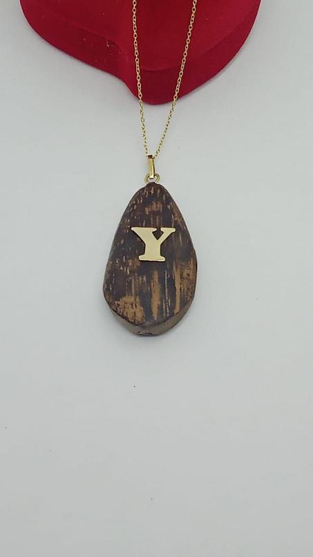 collier pour femme en or 18 karats avec une belle pendentif en ( AAOUD EL KMARI )
