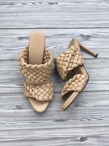 حذاء ليدو مفتوح من الخلف