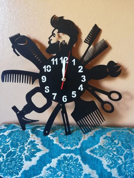 ساعة مصممة خصيصا لصالونات الحلاقة