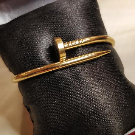 BIJOUX EN ACIER INOXYDABLE  / مجوهرات أسيي