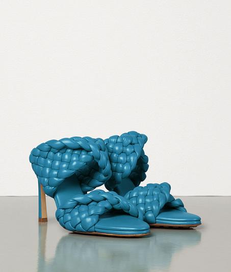 THE CURVE SANDALS