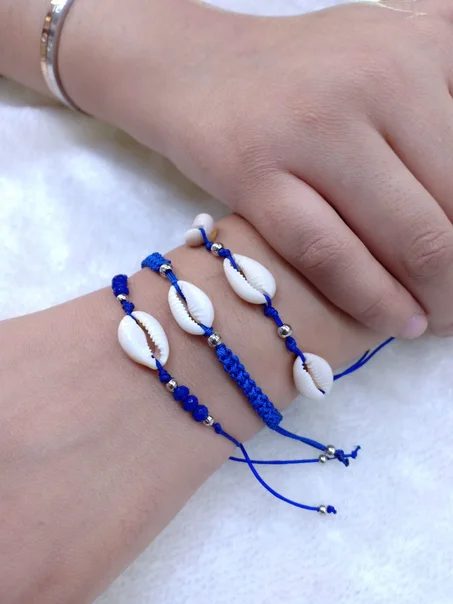 Bracelet coquillage cauri cordon et perles bois