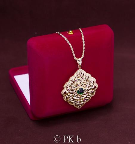 Collier Bijoux Plaqué Or Trés Chic Motif Oeil avec diamant vert