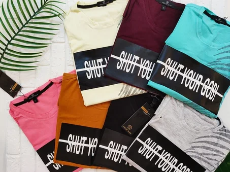 T-shirt à imprimé tropical